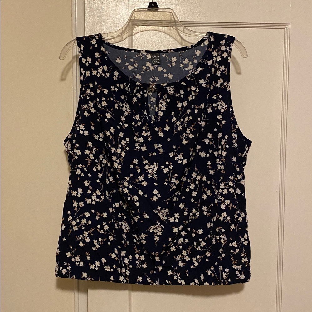 🎀 5/$20 🎀 SHEIN sleeveless lightweight blue and white floral top size XL